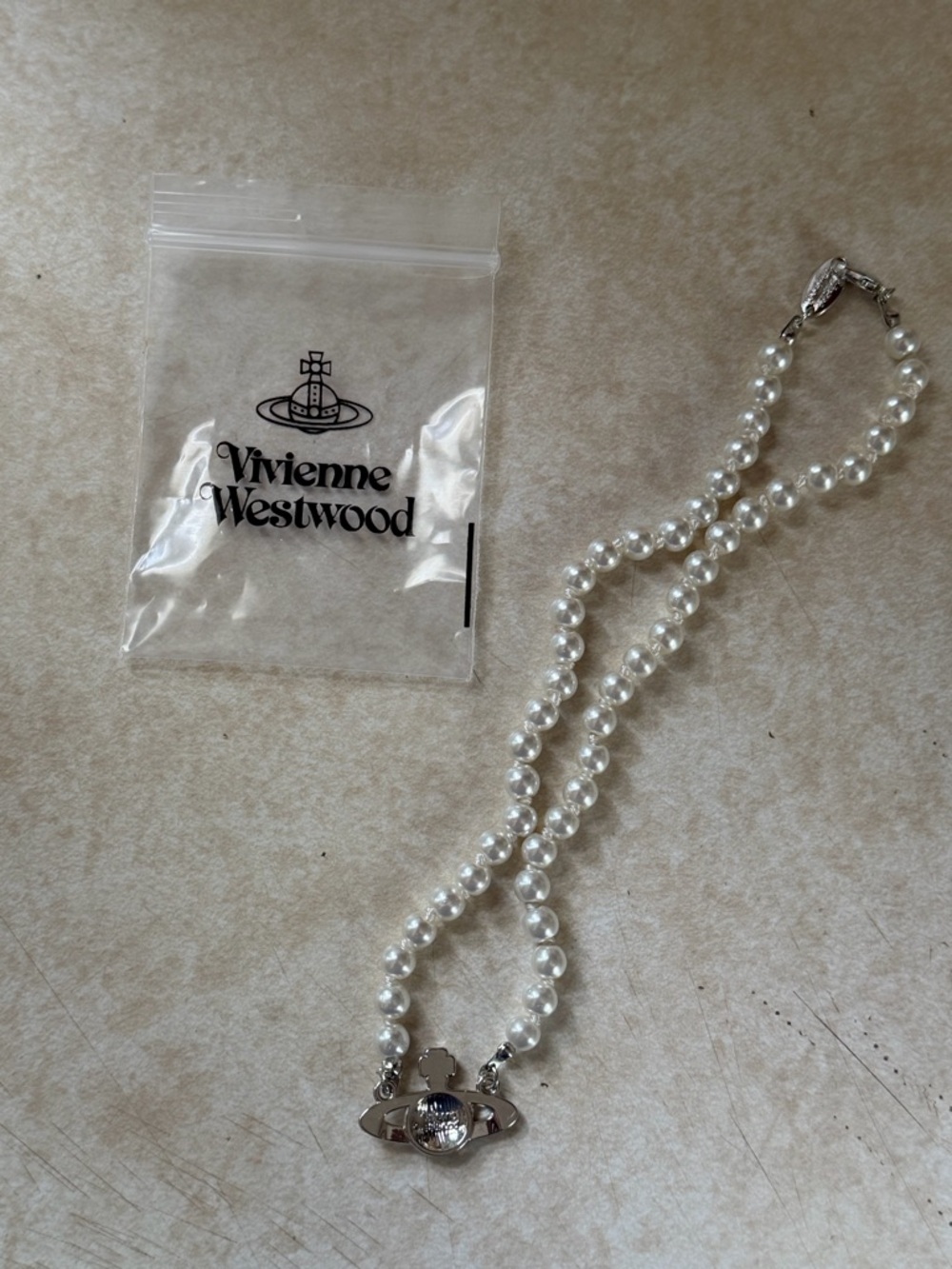 Vivienne Westwood White Pearl Orb choker Necklace - Picture 2 of 5